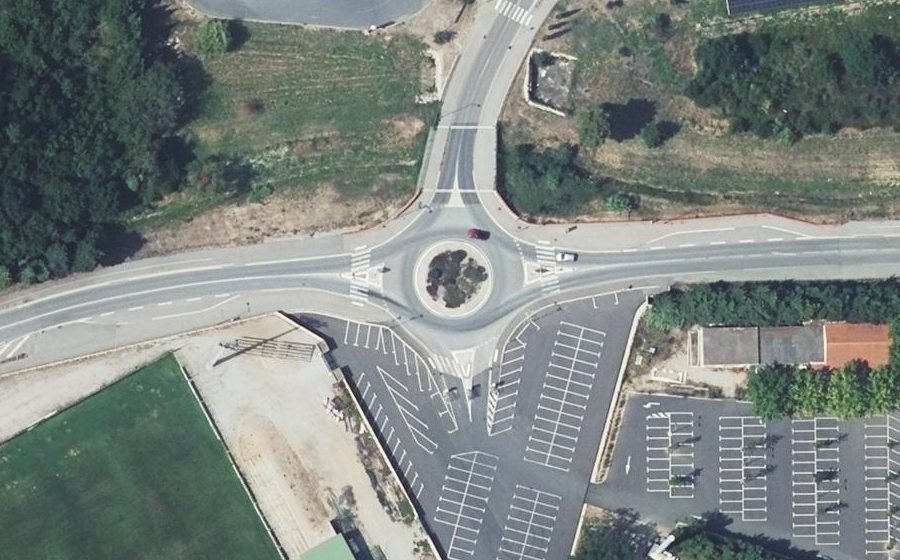Vue aérienne du Rond-point anonyme n°373391020