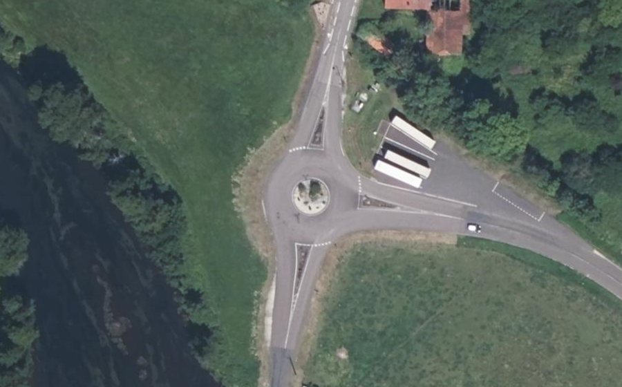 Vue aérienne du Rond-point anonyme n°37340123