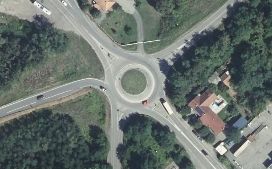 Vue aérienne du Rond-point anonyme n°37343100