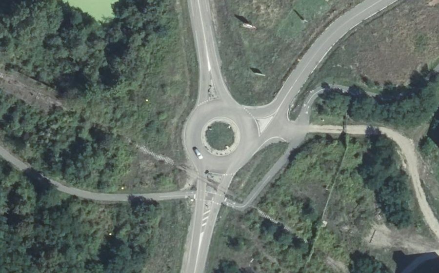 Vue aérienne du Rond-point anonyme n°37343106