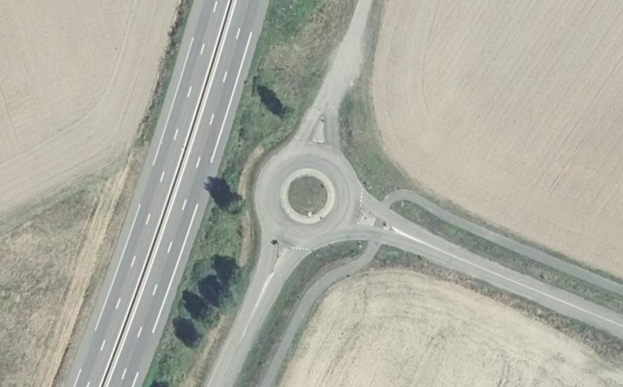 Vue aérienne du Rond-point anonyme n°37343113