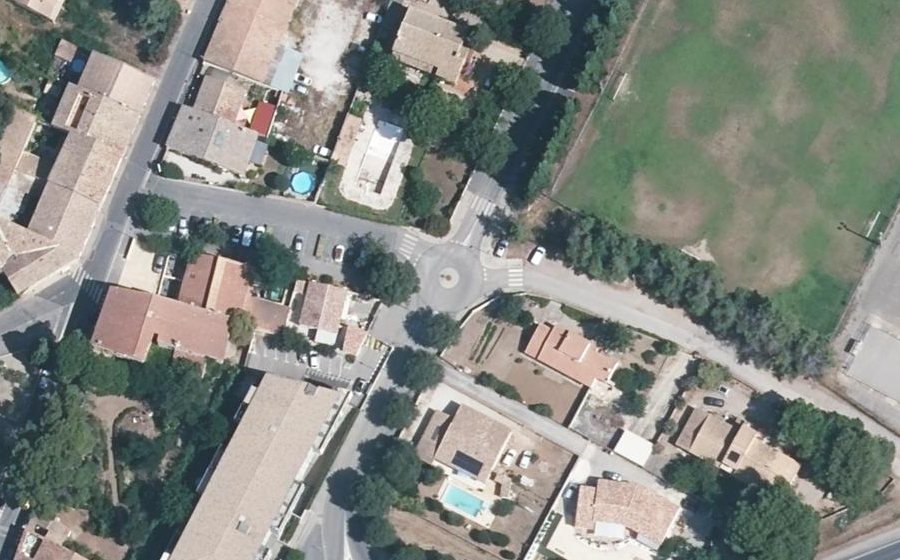 Vue aérienne du Rond-point anonyme n°373534078