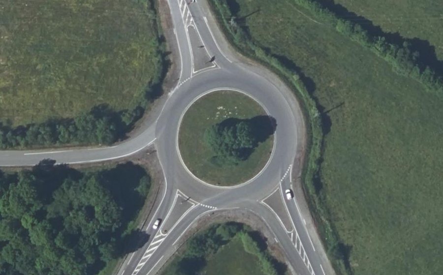 Vue aérienne du Rond-point anonyme n°37354526