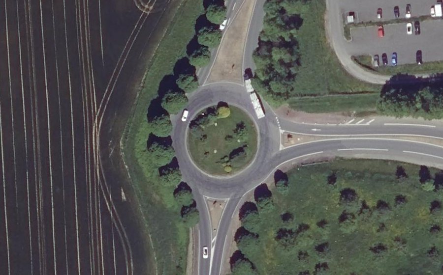 Vue aérienne du Rond-point anonyme n°37369719