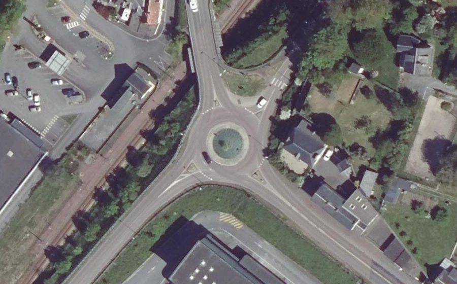 Vue aérienne du Rond-point anonyme n°37370349