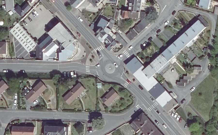 Vue aérienne du Rond-point anonyme n°37370817