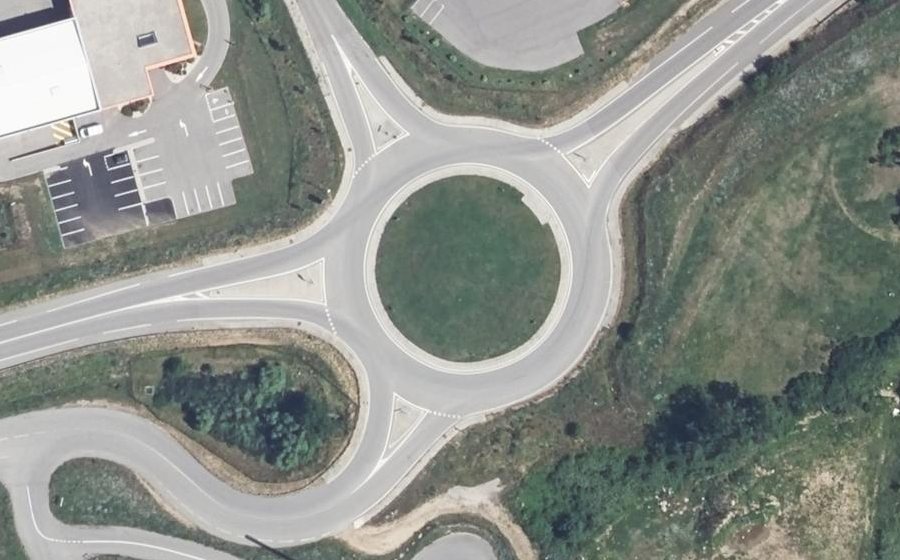 Vue aérienne du Rond-point anonyme n°373764026