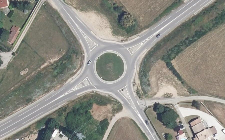 Vue aérienne du Rond-point anonyme n°373764209