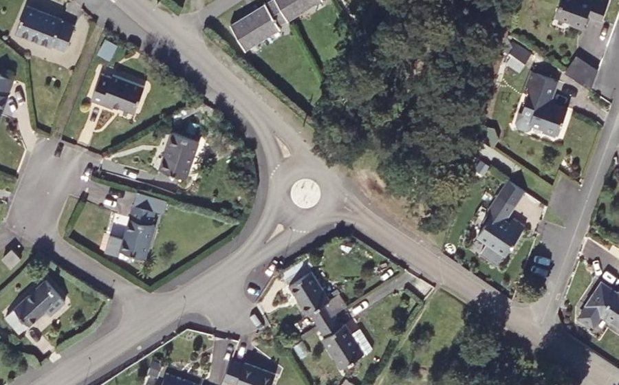 Vue aérienne du Rond-point anonyme n°373791013