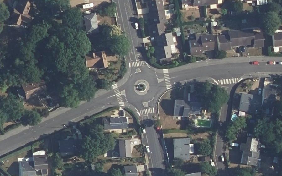 Vue aérienne du Rond-point anonyme n°373799763