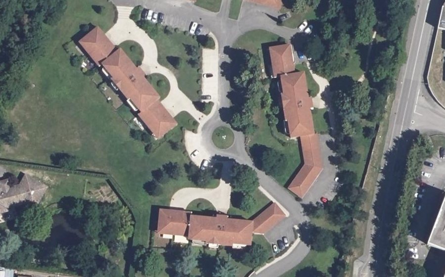Vue aérienne du Rond-point anonyme n°373816952