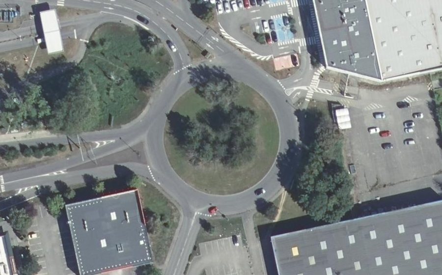 Vue aérienne du Rond-point anonyme n°37390793