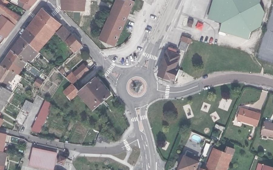 Vue aérienne du Rond-point anonyme n°373921481