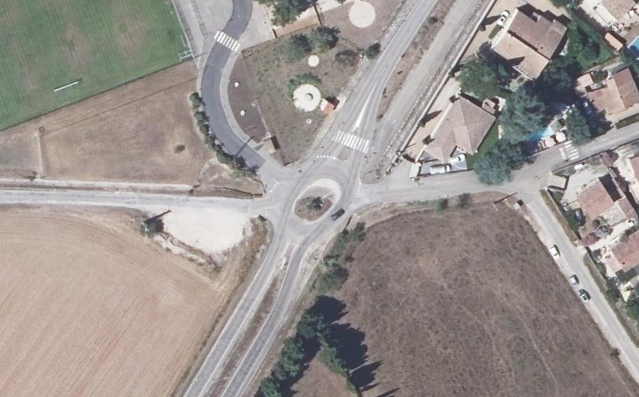 Vue aérienne du Rond-point anonyme n°374115503