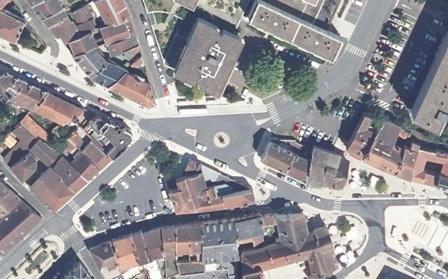Vue aérienne du Rond-point anonyme n°37412353