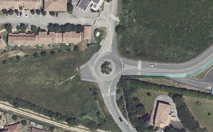 Vue aérienne du Rond-point anonyme n°37413563