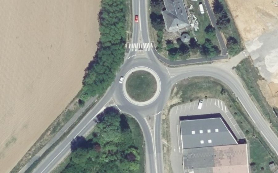 Vue aérienne du Rond-point anonyme n°37414842