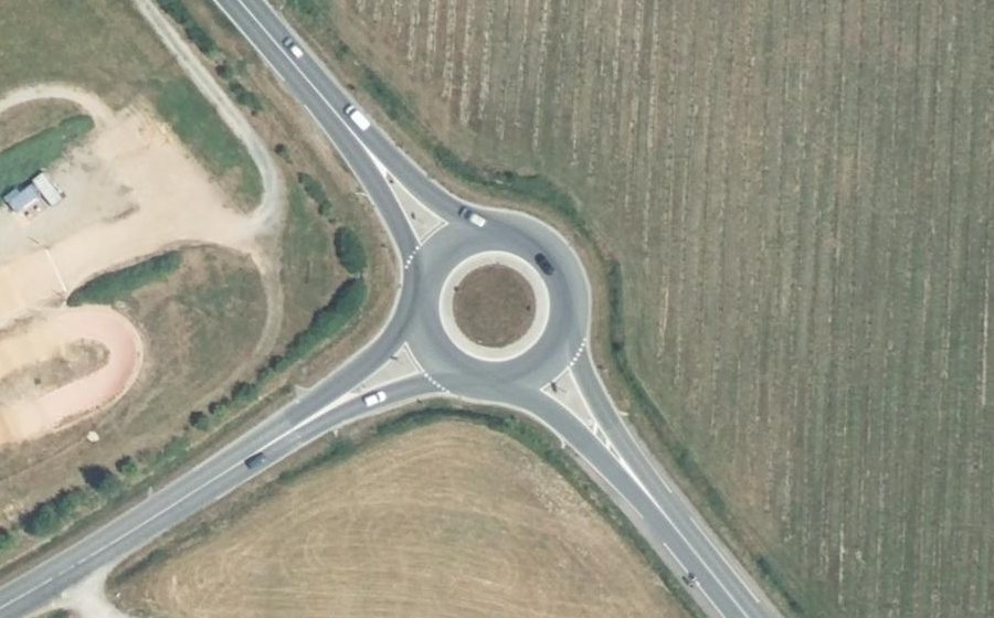 Vue aérienne du Rond-point anonyme n°37416220