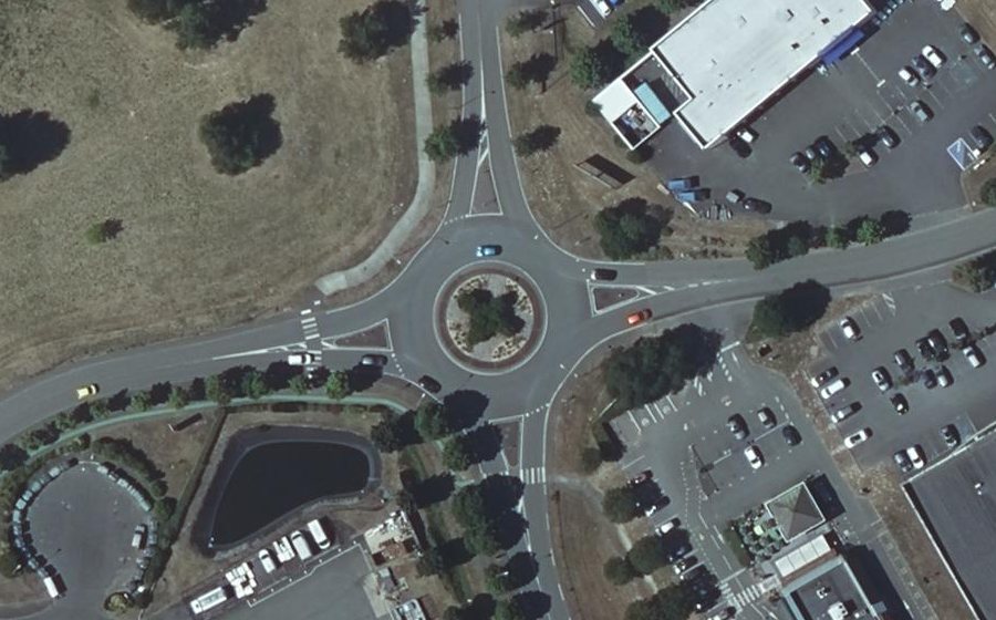 Vue aérienne du Rond-point anonyme n°37420038