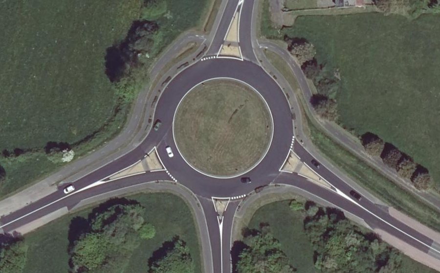 Vue aérienne du Rond-point anonyme n°37427175