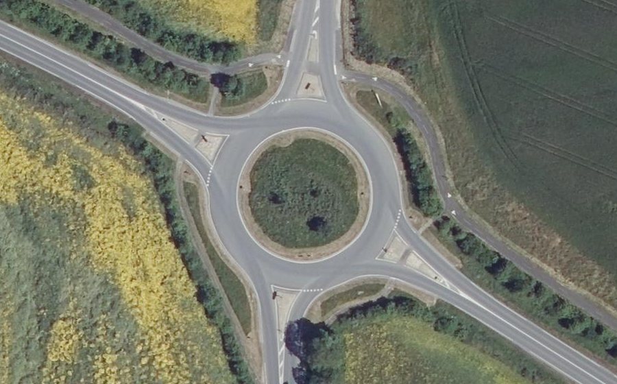 Vue aérienne du Rond-point anonyme n°37430050