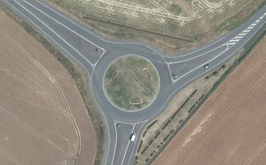 Vue aérienne du Rond-point anonyme n°37430375