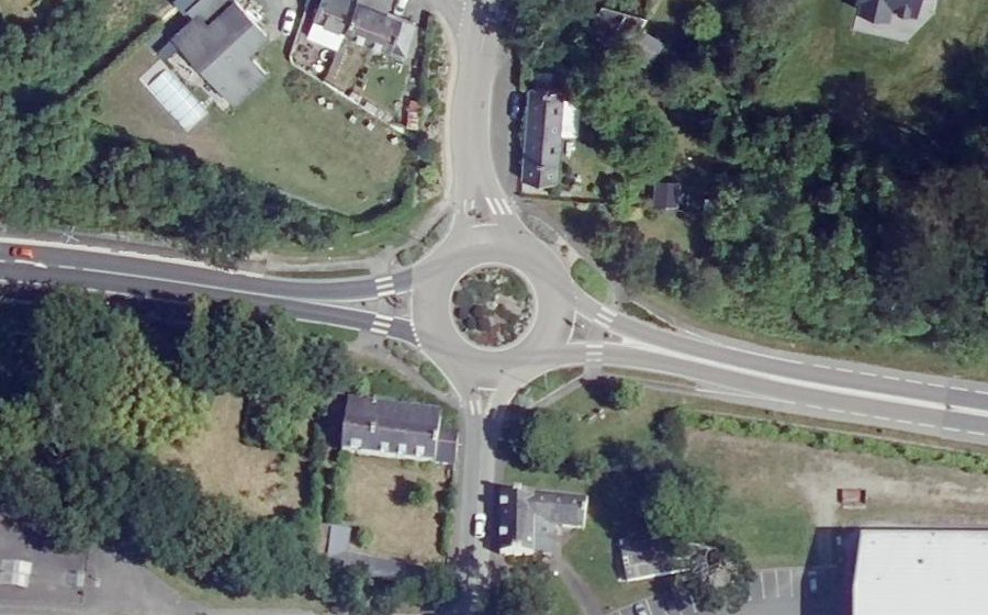 Vue aérienne du Rond-point anonyme n°37432269