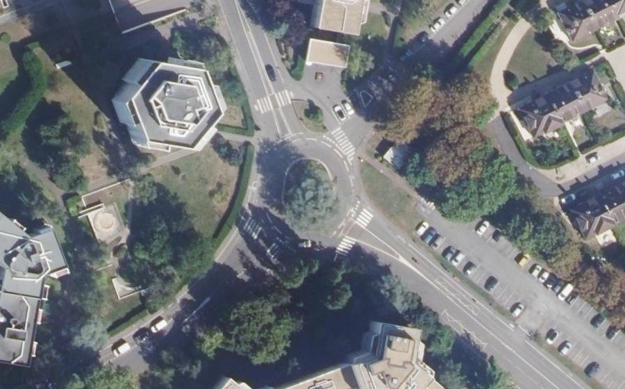 Vue aérienne du Rond-point anonyme n°37438059