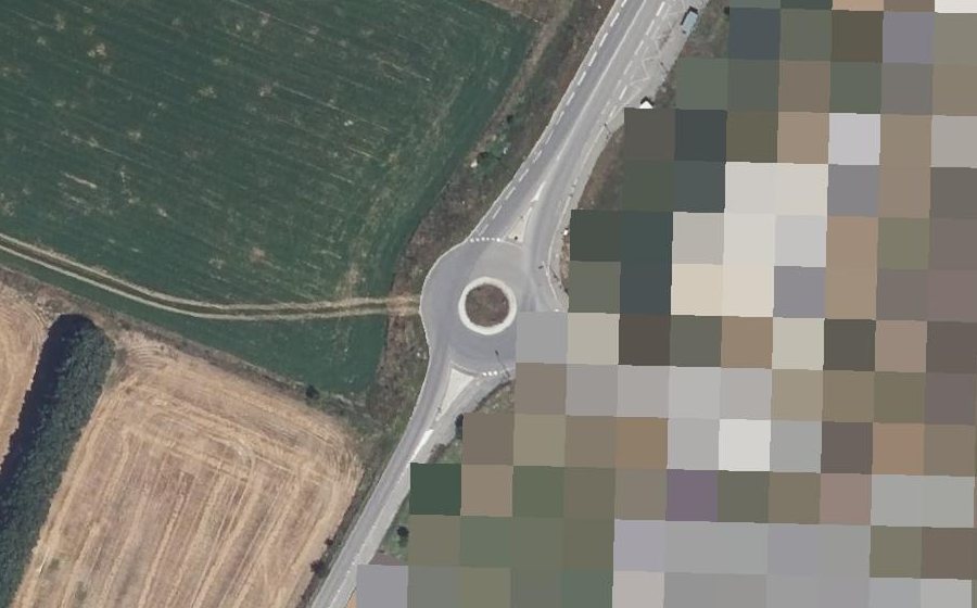 Vue aérienne du Rond-point anonyme n°374407581