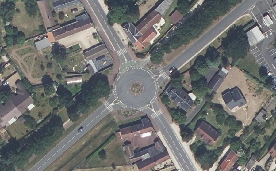 Vue aérienne du Rond-point anonyme n°37442399