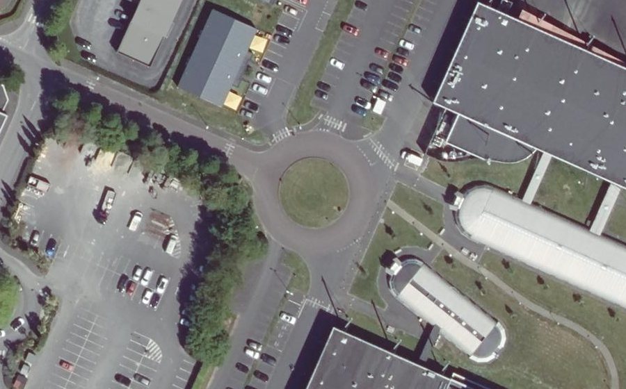 Vue aérienne du Rond-point anonyme n°37442541