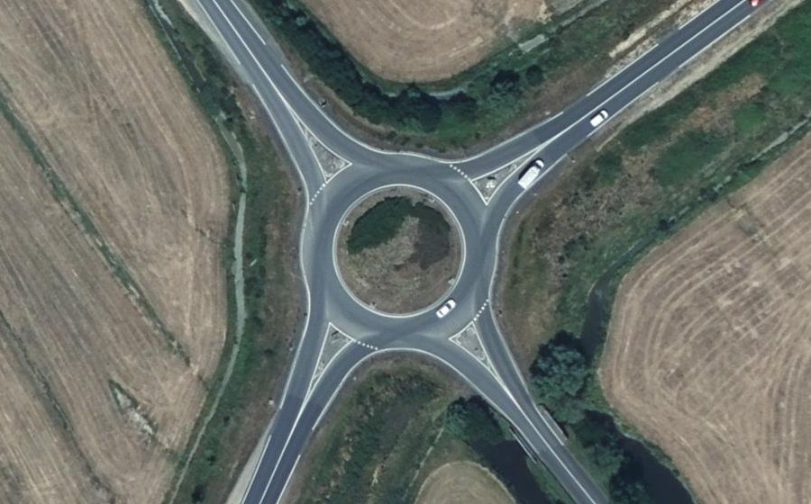 Vue aérienne du Rond-point anonyme n°37447341