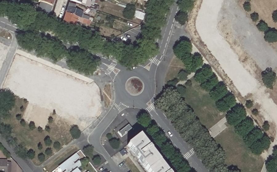 Vue aérienne du Rond-point anonyme n°37449854