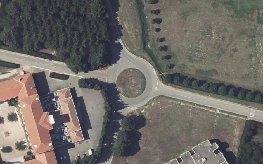 Vue aérienne du Rond-point anonyme n°37450966