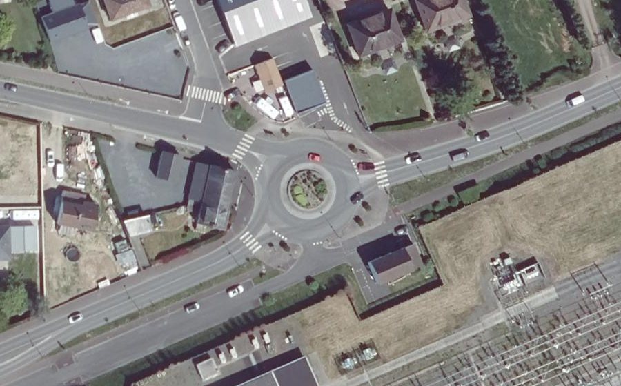 Vue aérienne du Rond-point anonyme n°37453355