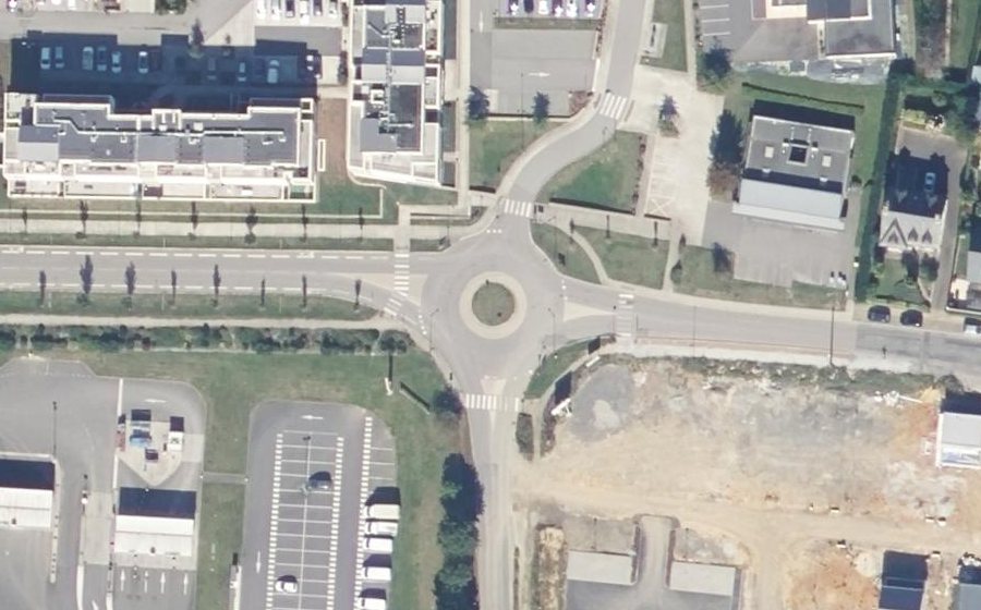 Vue aérienne du Rond-point anonyme n°374549080