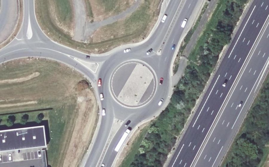 Vue aérienne du Rond-point anonyme n°374549587