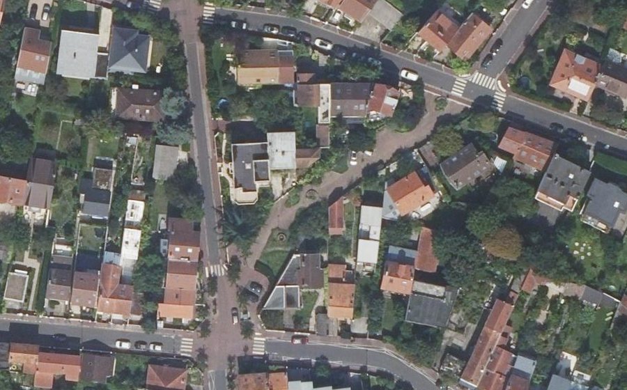 Vue aérienne du Rond-point anonyme n°374806568