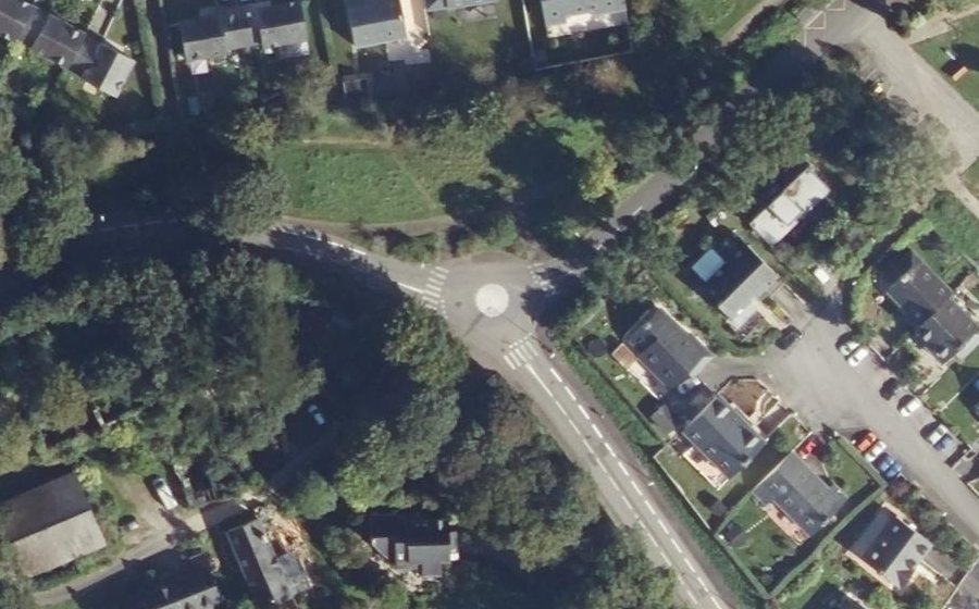 Vue aérienne du Rond-point anonyme n°37491786