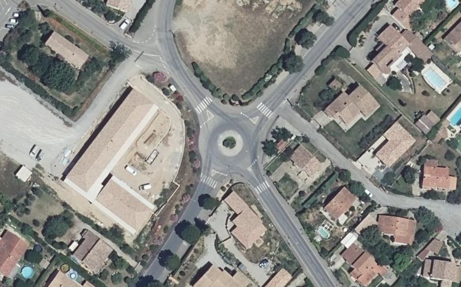 Vue aérienne du Rond-point anonyme n°37498406