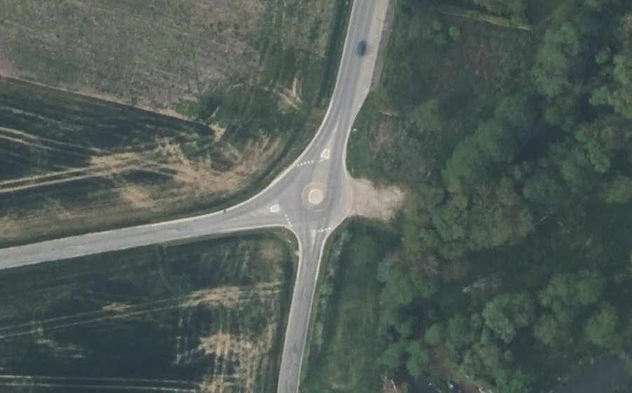 Vue aérienne du Rond-point anonyme n°375074966