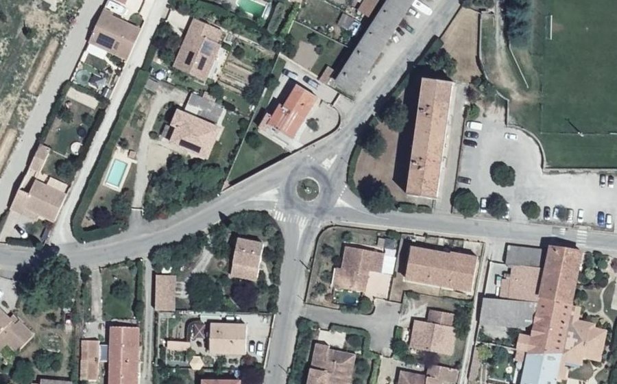Vue aérienne du Rond-point anonyme n°37520873