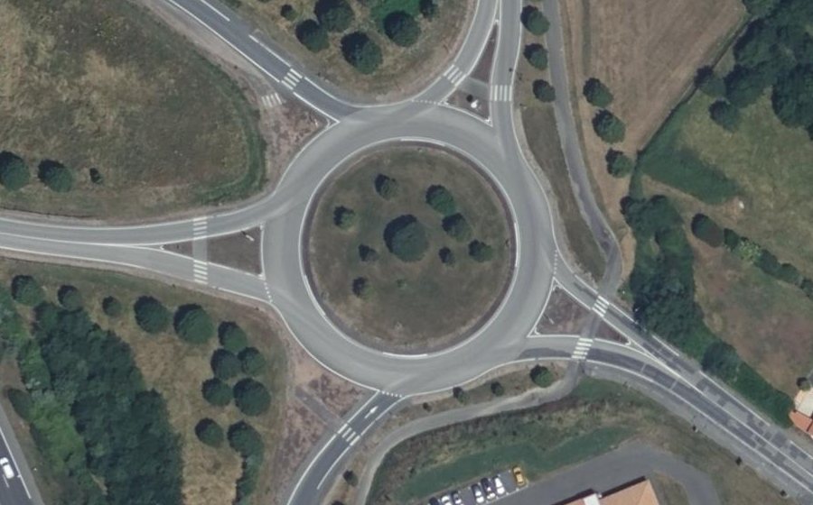 Vue aérienne du Rond-point anonyme n°37523696