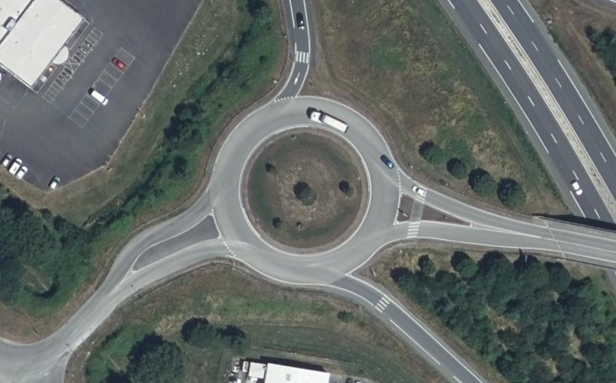 Vue aérienne du Rond-point anonyme n°37523697