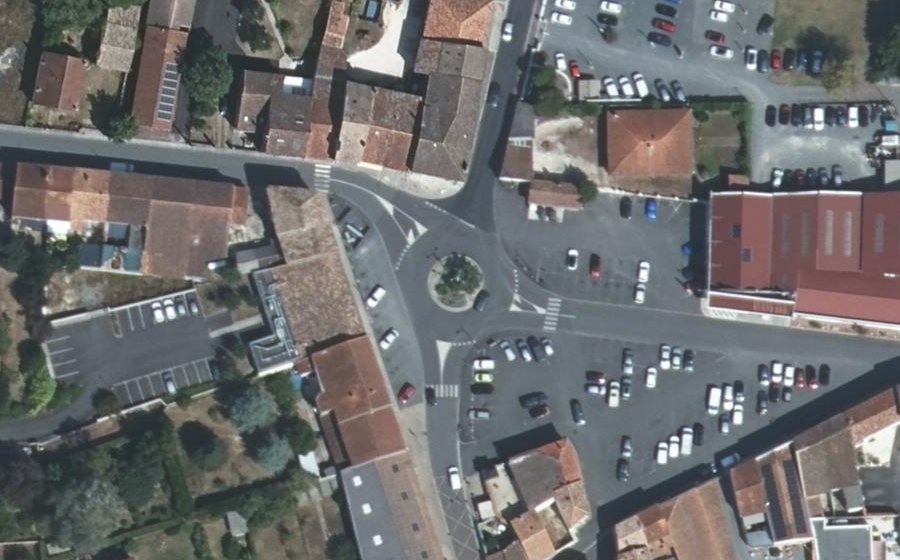 Vue aérienne du Rond-point anonyme n°37525457