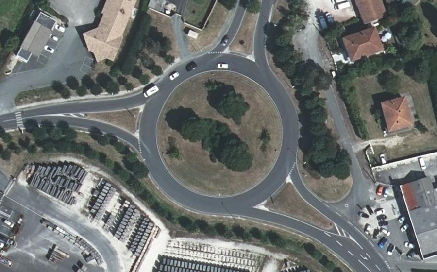 Vue aérienne du Rond-point anonyme n°37525465