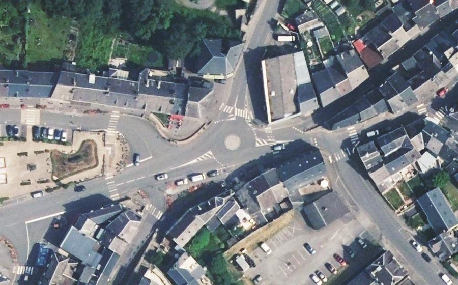 Vue aérienne du Rond-point anonyme n°375257703