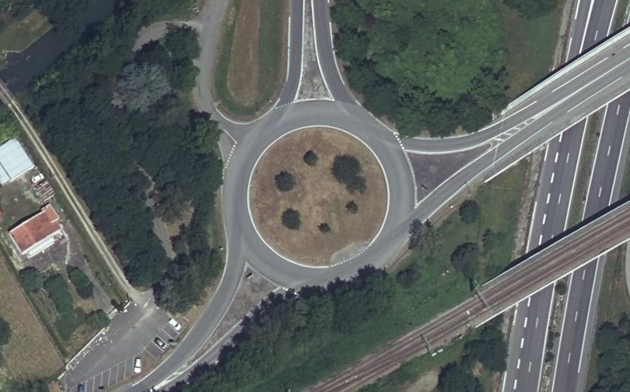 Vue aérienne du Rond-point anonyme n°37533263