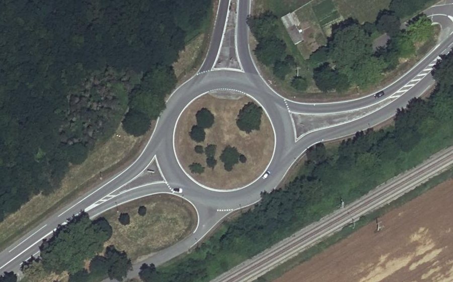 Vue aérienne du Rond-point anonyme n°37533594
