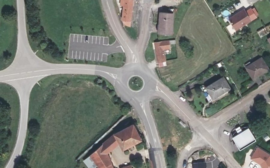 Vue aérienne du Rond-point anonyme n°37538444